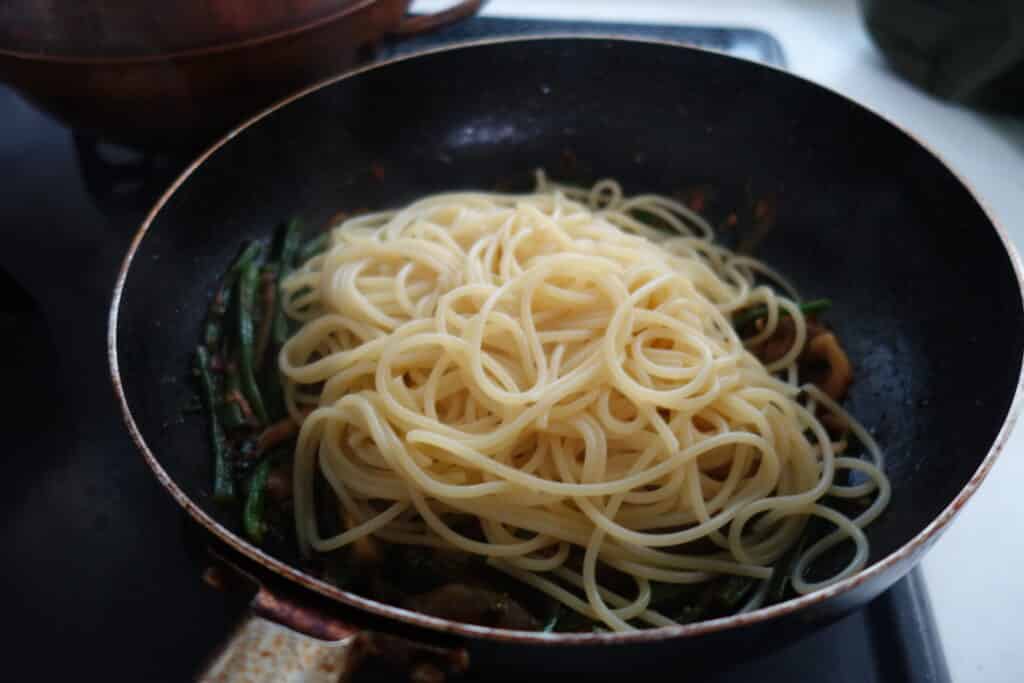 旅パスタ_佐渡④：「ぶり味噌」と「白黒ナス」のスパゲッティーニ