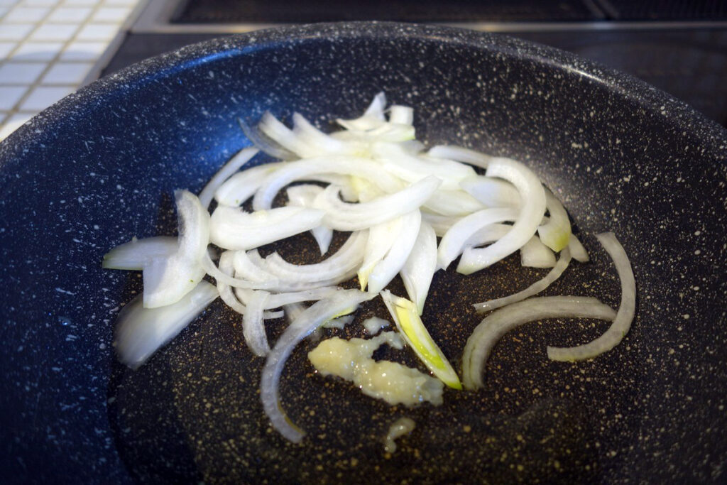 旅パスタ_信濃大町①：菜の花オイルと青菜のペペロンチーニを作ってみた