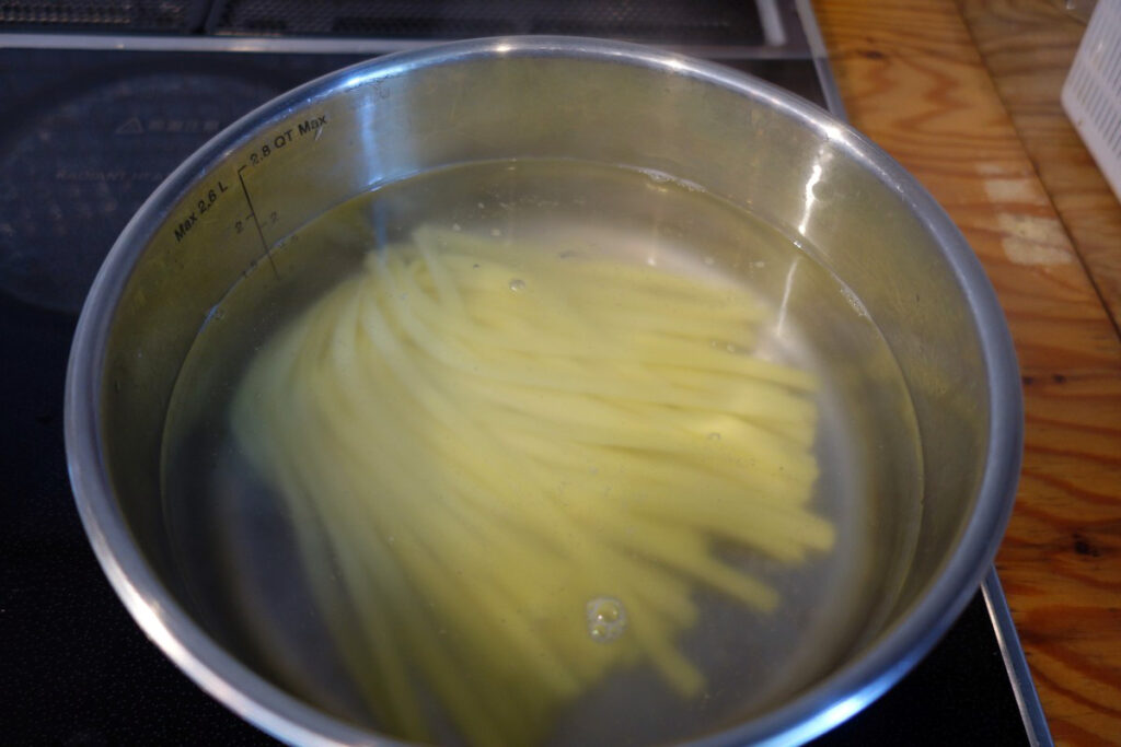 旅パスタ_信濃大町①：菜の花オイルと青菜のペペロンチーニを作ってみた