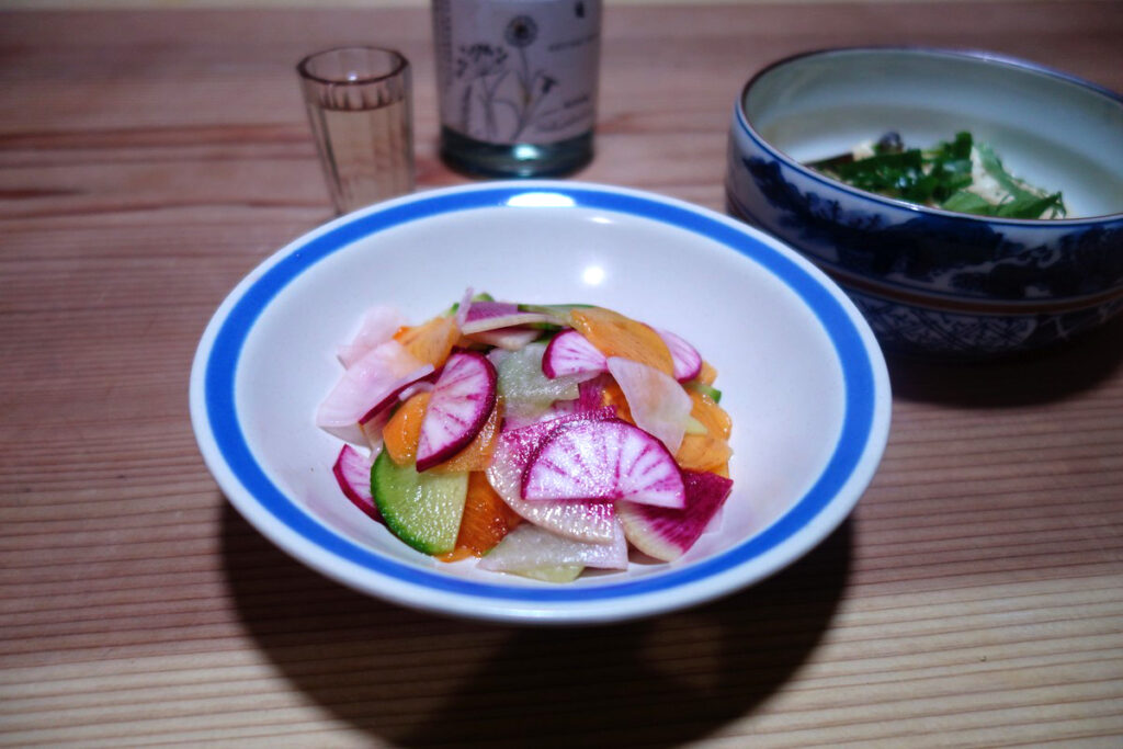 旅のアテ_飛騨高山①：カラフル大根と柿のなます（膾）