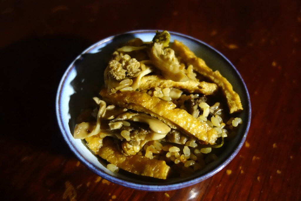 旅ナカ鍋ご飯_信濃大町①「栗林豆腐店の名物・油あげの炊き込みご飯」のレシピ