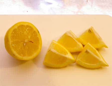 アルミ製コッヘルの手入れ：レモンで黒ずみを消す方法