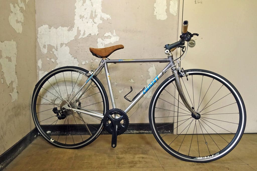 自転車DIY】GIANT（ジャイアント）のクロモリロード「Peloton」を街乗りコミューター仕様にカスタム｜どうらく