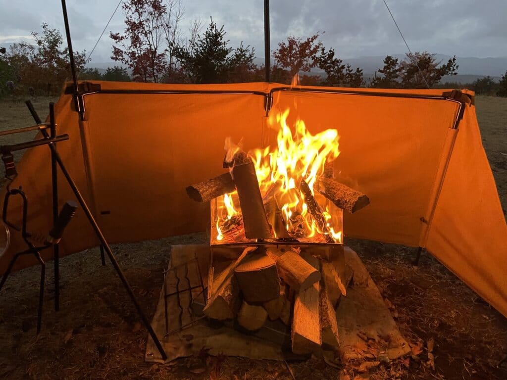 【焚き火キャンプ】耐熱性重視で選ぶテント・チェアー・テーブルなどの厳選ギア